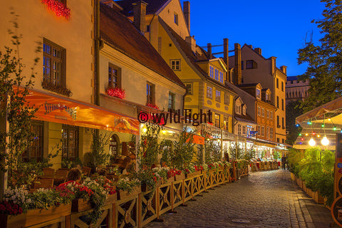 A Evening Stroll Through the Old Town in Tallinn, Estonia 23985