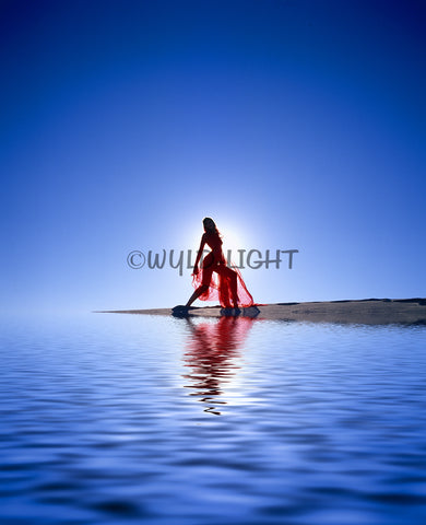 Model Photographed in Death Valley with a Digital Reflection! 13312